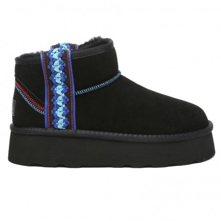 Haselnussbraune Mini-UGG-Stiefel mit Plateausohle Schwarz